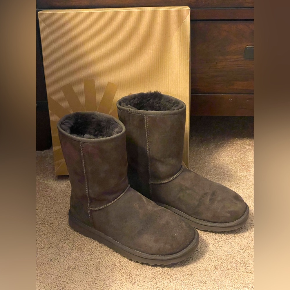 Ugg women’s chocolate classic short sz 7